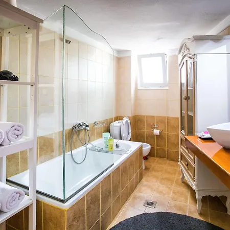 Διαμέρισμα Luxury Suites - Parking , Central Suites