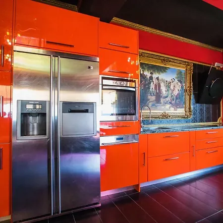 Luxury - Free Parking Apartment