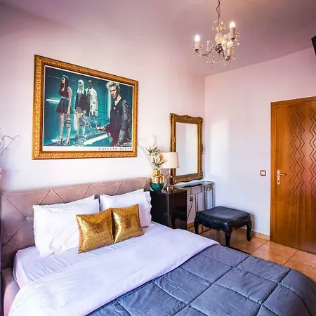 Luxury Suites - Parking , Central Suites *