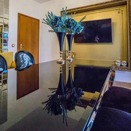 Luxury - Free Parking Apartment