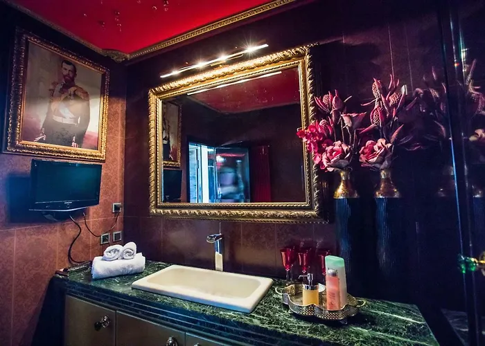 Luxury - Free Parking *